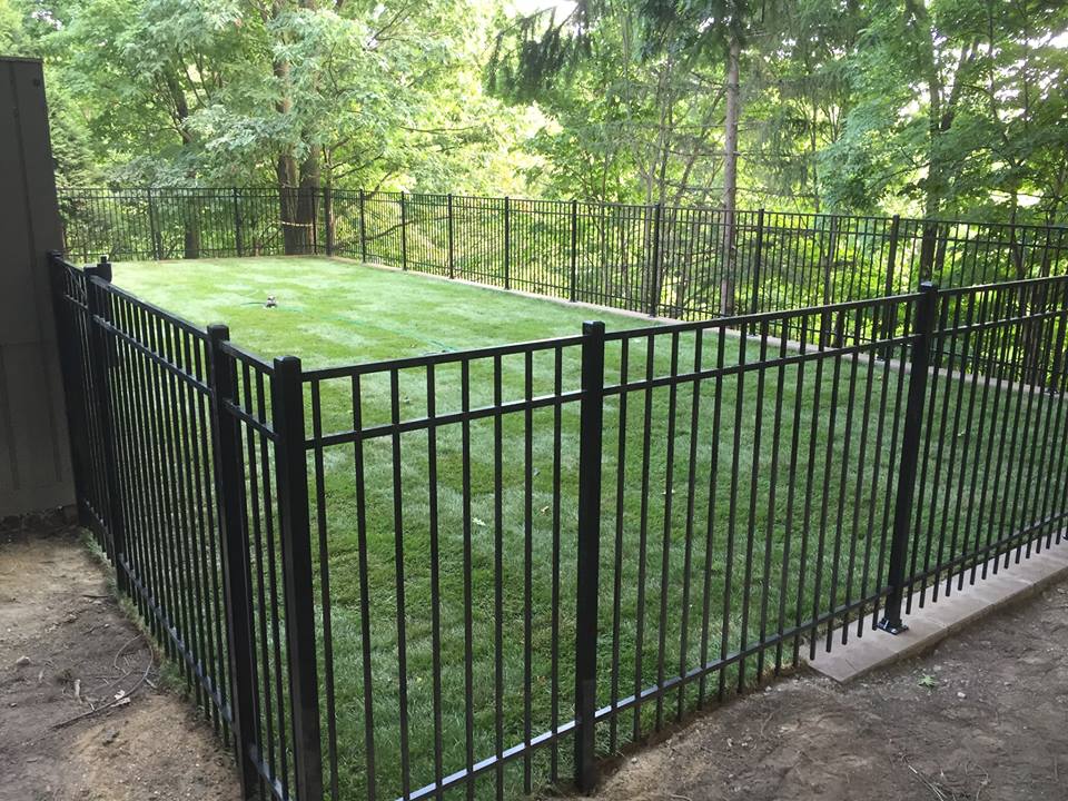 New yard & metal fence 2/2 